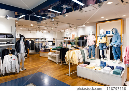 A stroll through the Gap Store at Machida Tokyu Twins West, Haramachida, Machida City, Tokyo 138797338