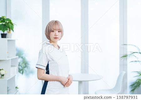 Female staff with light-colored hair serving customers Female staff with light-colored hair serving customers 138797931