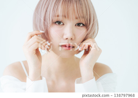 Beauty and fashion image of a woman with light-toned short bob hair. 138797968