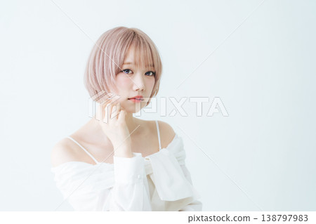 Beauty and fashion image of a woman with light-toned short bob hair. 138797983