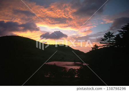 日出和四音湖（北海道鹿葵町） 138798296