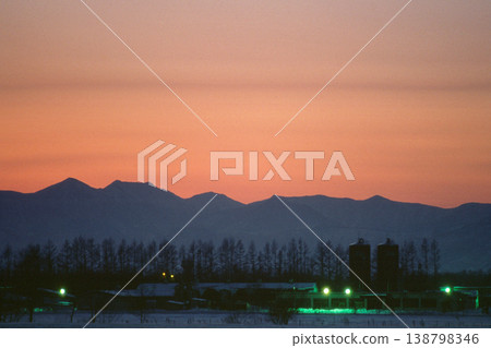 The Hidaka Mountains and farmland at sunset (Obihiro City, Hokkaido) The Hidaka Mountains and farmland at sunset (Obihiro City, Hokkaido) 138798346