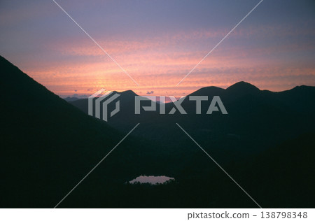 日落和駒留湖(北海道鹿葵町) 日落和駒留湖(北海道鹿葵町) 138798348