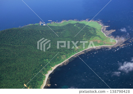 Cape Shiretoko seen from the sky (Shiretoko, Hokkaido) Cape Shiretoko seen from the sky (Shiretoko, Hokkaido) 138798428