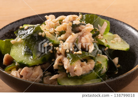 Tuna, cucumber, seaweed salad Tuna, cucumber, seaweed salad 138799018
