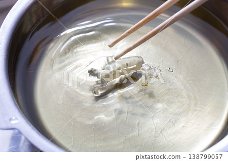 Tempura, oil, tempura, tara sprouts Tempura, oil, tempura, tara sprouts 138799057