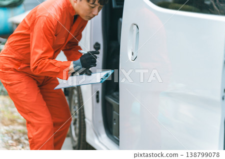 Auto mechanic Auto mechanic 138799078