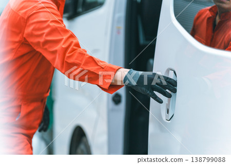 Auto mechanic Auto mechanic 138799088