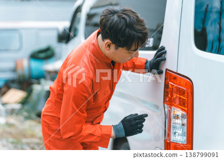 Auto mechanic Auto mechanic 138799091