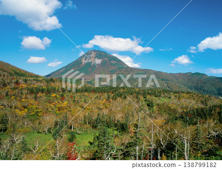 秋葉和羅臼山（北海道知床） 138799182