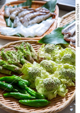 Spring tempura ingredients, wild vegetables Spring tempura ingredients, wild vegetables 138799264