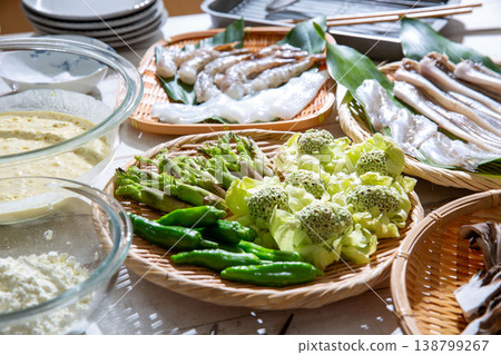 Spring tempura ingredients, wild vegetables Spring tempura ingredients, wild vegetables 138799267