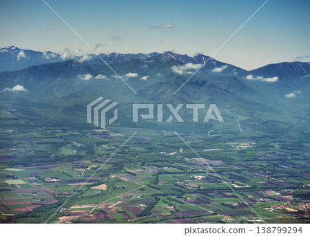 從空中俯瞰十勝平原(北海道鹿尾町) 從空中俯瞰十勝平原(北海道鹿尾町) 138799294