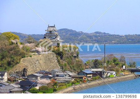 春天的杵築城(從市松家、南台武士住宅、杵築城下町眺望) 春天的杵築城(從市松家、南台武士住宅、杵築城下町眺望) 138799698