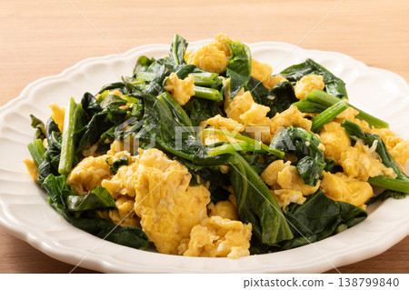 奶油炒菠菜和雞蛋 138799840