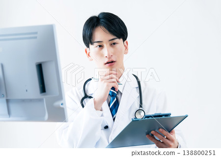 A young doctor explaining the patient's condition. A young doctor explaining the patient's condition. 138800251