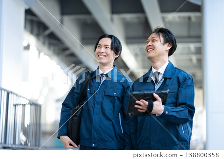 工程師們正在交談 138800358
