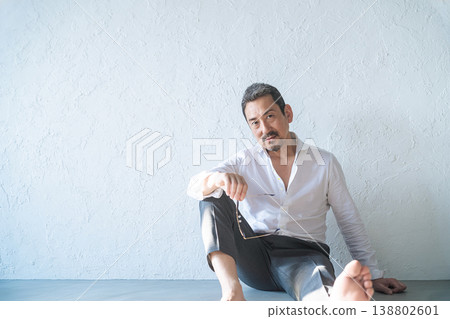 一位冷靜的中年男子的肖像 一位冷靜的中年男子的肖像 138802601