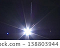 一道光束穿透黑暗 138803944