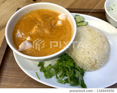 新加坡雞肉飯和半份咖哩套餐 新加坡雞肉飯和半份咖哩套餐 138804956