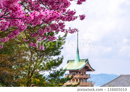 Gionkaku as seen from Kodaiji Temple in Kyoto 138805019