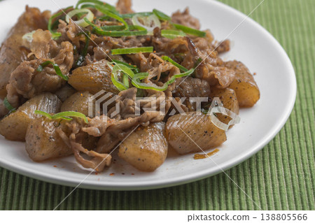 Stir-fried pork and konjac with yakiniku sauce Stir-fried pork and konjac with yakiniku sauce 138805566