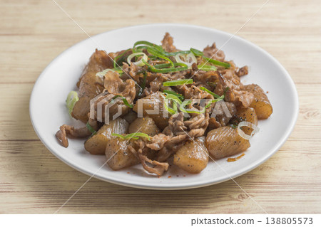 Stir-fried pork and konjac with yakiniku sauce Stir-fried pork and konjac with yakiniku sauce 138805573