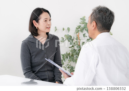 Women concerned about nasolabial folds: Cosmetic medical treatments 138806332