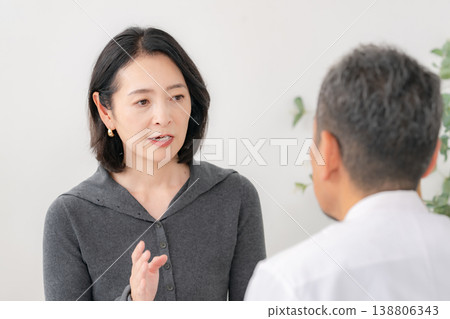 Women concerned about nasolabial folds: Cosmetic medical treatments 138806343