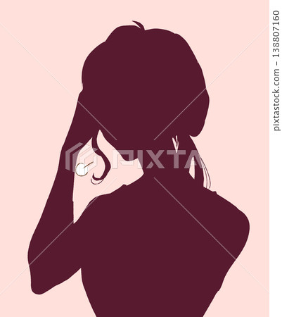 女人手扶頭嘆息的輪廓 138807160