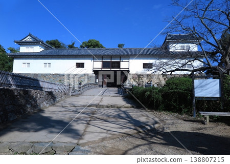 國寶彥根城(滋賀縣彥根市):天秤櫓(平衡塔),據說是從長濱城搬遷過來的。 國寶彥根城(滋賀縣彥根市):天秤櫓(平衡塔),據說是從長濱城搬遷過來的。 138807215