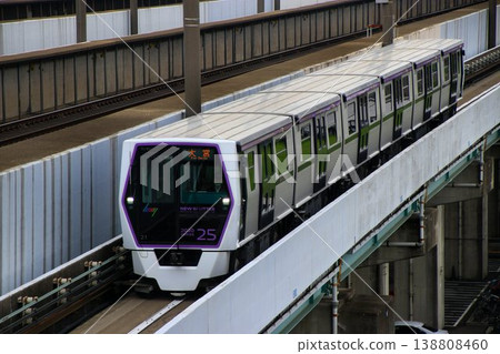 與鐵路小鎮大宮的新幹線高架軌道平行運行… 新型穿梭巴士“2020系列” 與鐵路小鎮大宮的新幹線高架軌道平行運行… 新型穿梭巴士“2020系列” 138808460