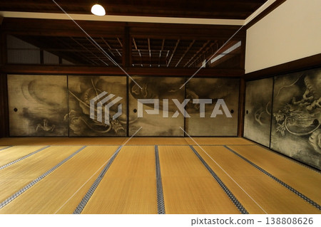 建仁寺方丈（住持住處）內有一幅雲中龍的畫作。 138808626