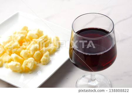 葡萄酒和起司－佐以高達起司享用紅酒。 138808822