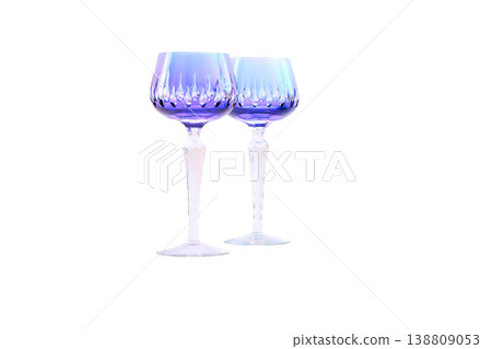 PaIr couple.Drinking festive wine.Shining crystal wine glasses 138809053