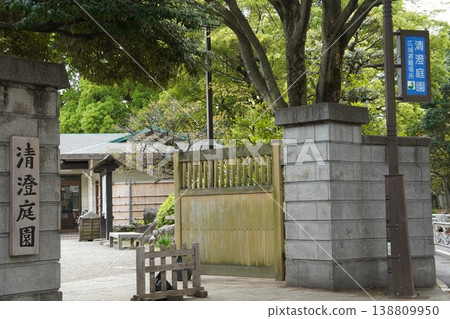 The main entrance to Kiyosumi Garden and its historically significant gate. The main entrance to Kiyosumi Garden and its historically significant gate. 138809950
