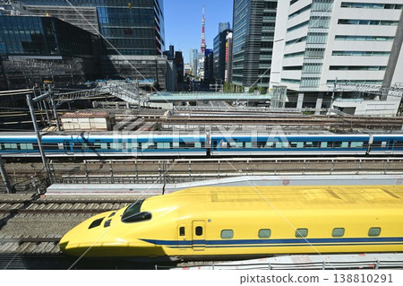 Doctor yellow 138810291