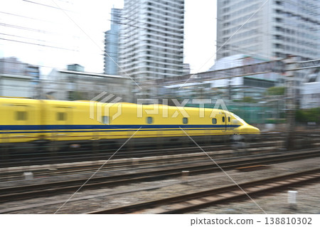 Doctor Yellow panning Doctor Yellow panning 138810302