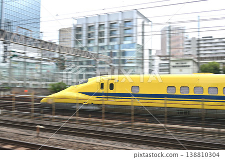 Doctor Yellow panning Doctor Yellow panning 138810304
