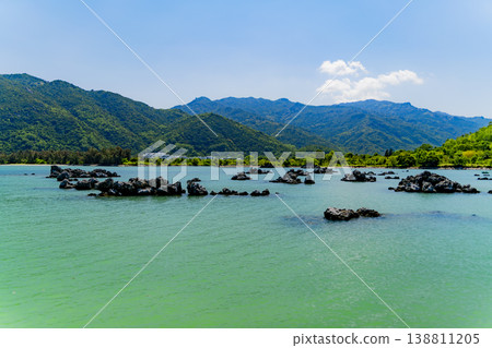 Marine reefs. Marine reefs. 138811205