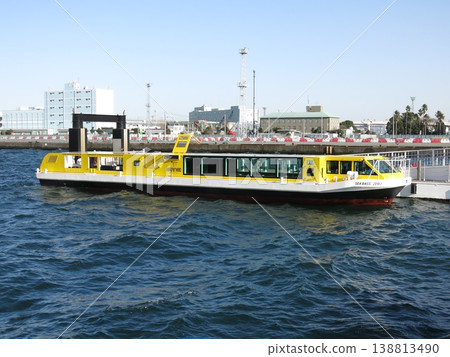 The Sea Bass Zero waits to depart at the Sea Bass Yamashita Park boarding area in Naka Ward, Yokohama City. 138813490