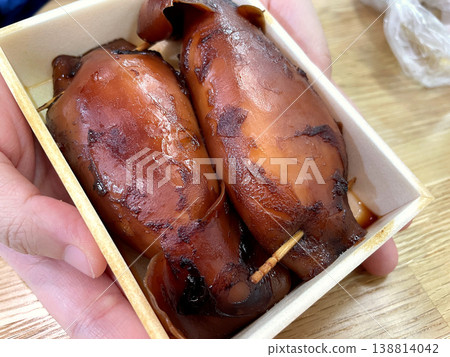 Squid rice (2 pieces in a wooden box) Squid rice (2 pieces in a wooden box) 138814042