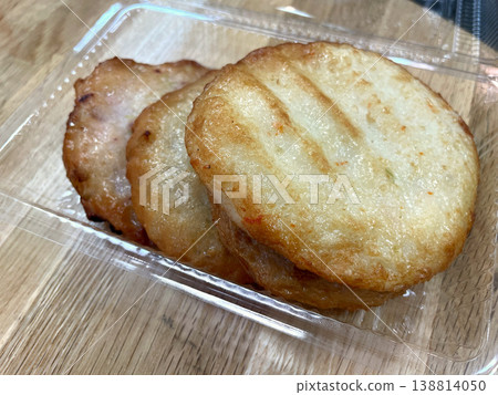 Hokkaido seafood kamaboko, deep-fried to a crisp. 138814050
