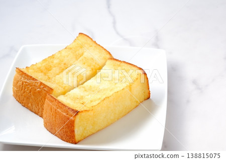 Thick sliced French toast Thick sliced French toast 138815075