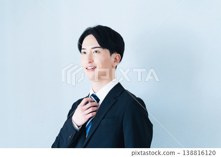 穿著西裝的男人的肖像 穿著西裝的男人的肖像 138816120