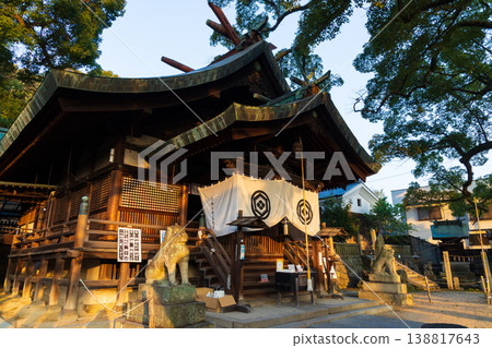 Winter in the Seto Inland Sea, Onomichi City, Hiroshima Prefecture: Ushitora Shrine in the early morning. Winter in the Seto Inland Sea, Onomichi City, Hiroshima Prefecture: Ushitora Shrine in the early morning. 138817643