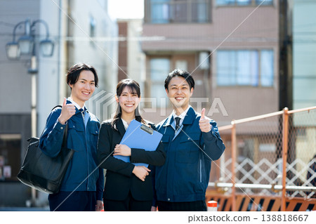 Men and women in the construction industry 138818667