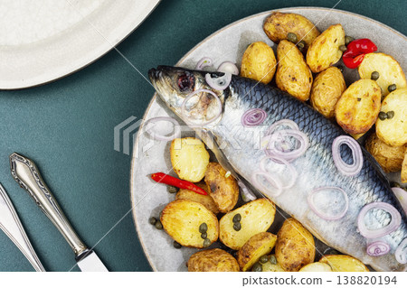 Whole salted herring with crispy potatoes and onion Whole salted herring with crispy potatoes and onion 138820194