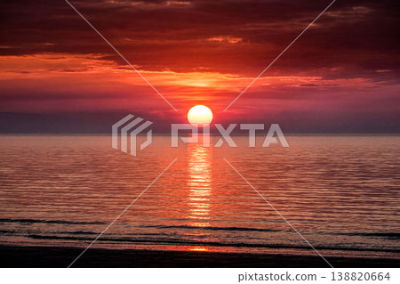 Setting sun 138820664