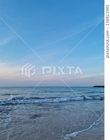 This is the dawn view of Gwakji Beach in Jeju. 138821985